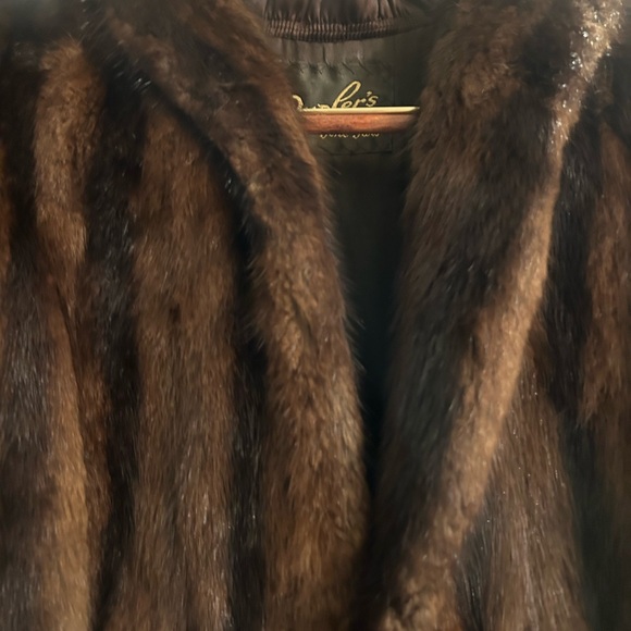 Luxurious Brown Vintage Fur Coat - Picture 2 of 6